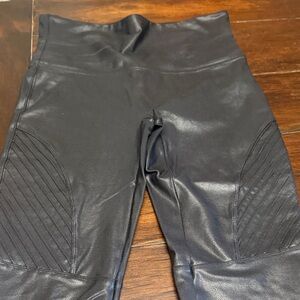 SPANX Shiny Black Leggings with Ribbed Accents